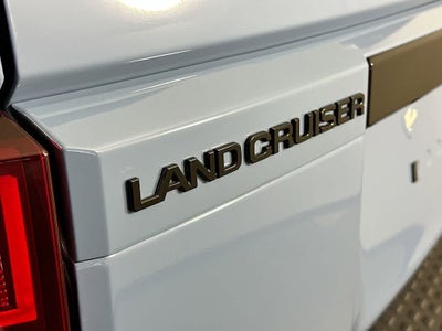 Toyota Land Cruiser Base 2025
