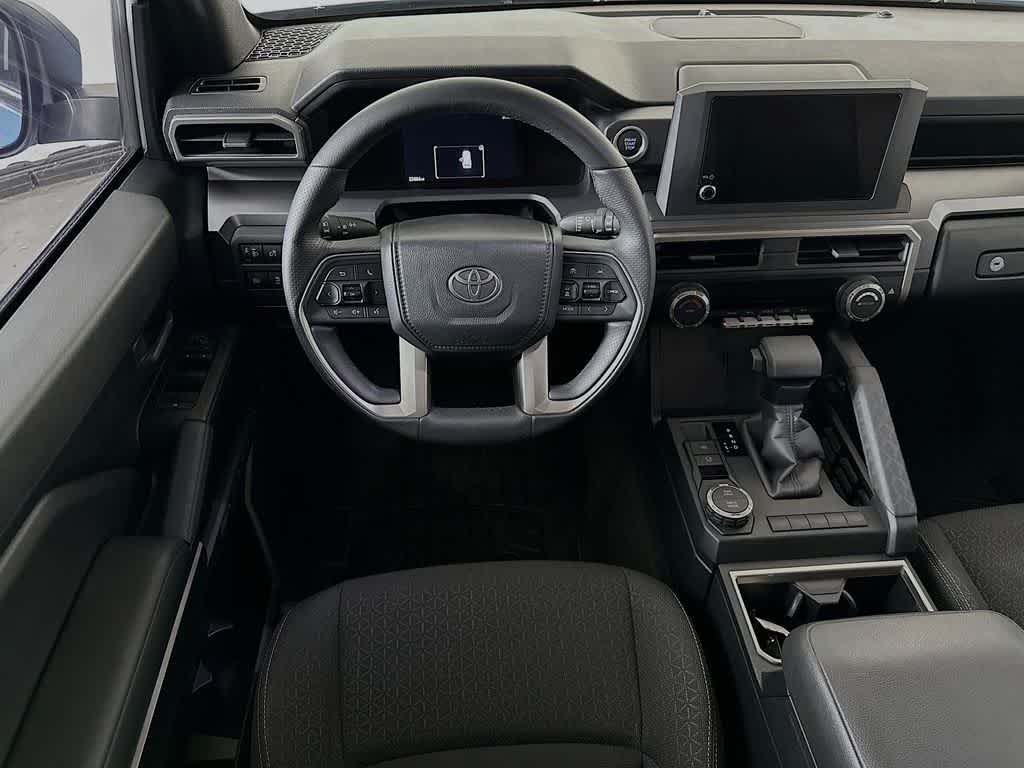 Toyota 4Runner SR5 2025