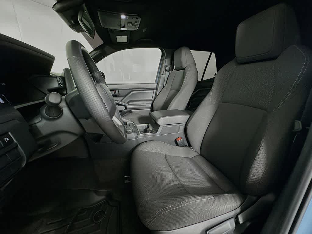 Toyota 4Runner SR5 2025