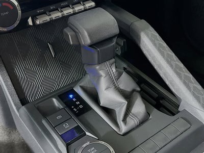 Toyota 4Runner SR5 2025