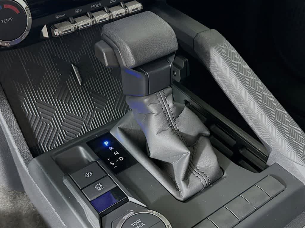Toyota 4Runner SR5 2025