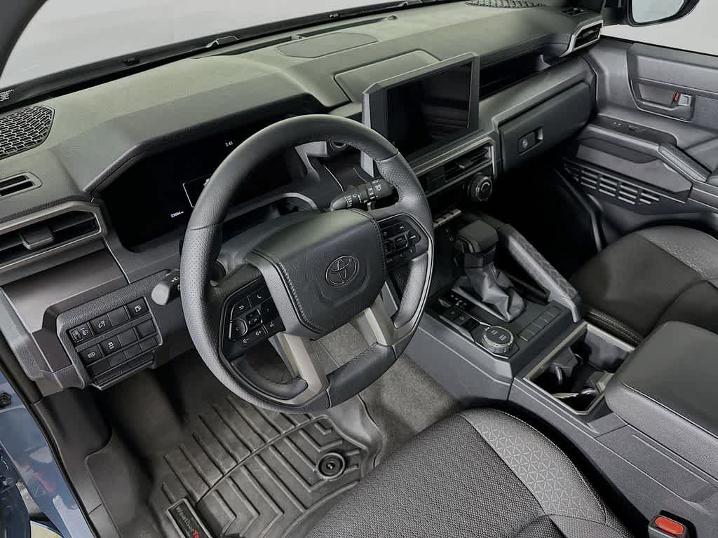 Toyota 4Runner SR5 2025