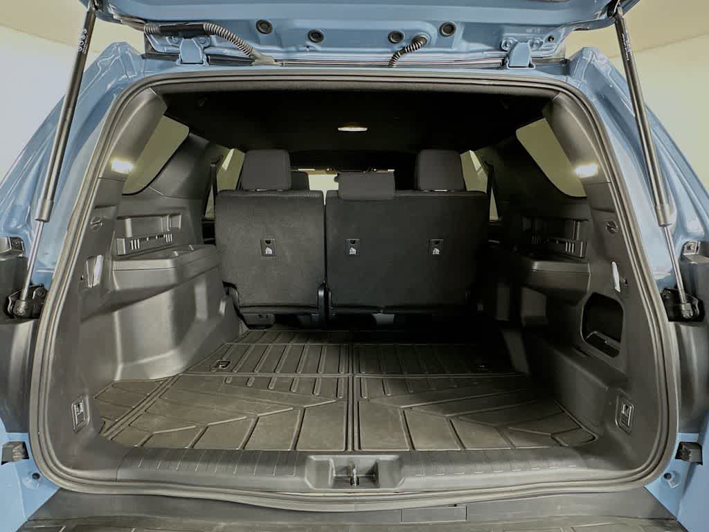Toyota 4Runner SR5 2025