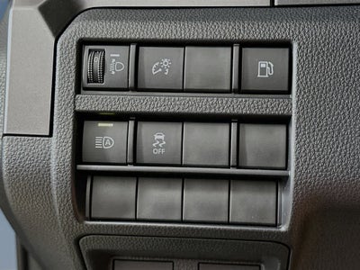 Toyota 4Runner SR5 2025