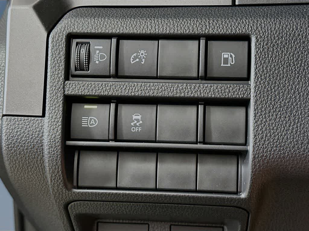 Toyota 4Runner SR5 2025