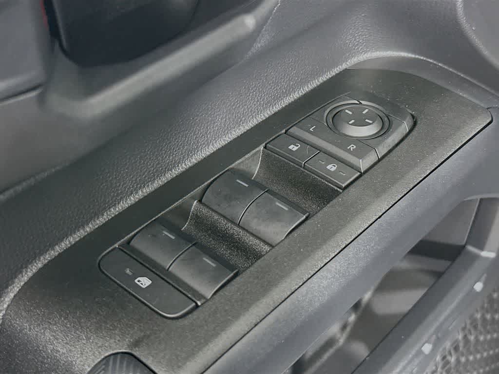 Toyota 4Runner SR5 2025