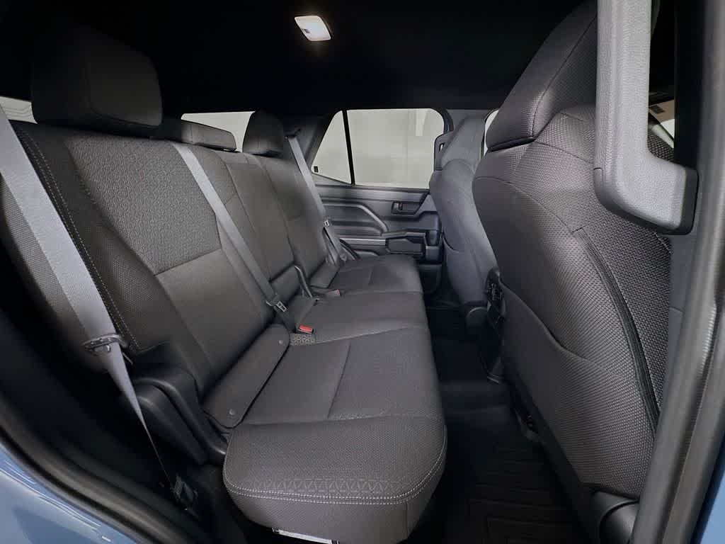 Toyota 4Runner SR5 2025