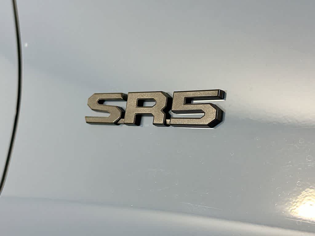 Toyota 4Runner SR5 2025