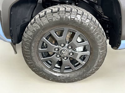 Toyota 4Runner SR5 2025
