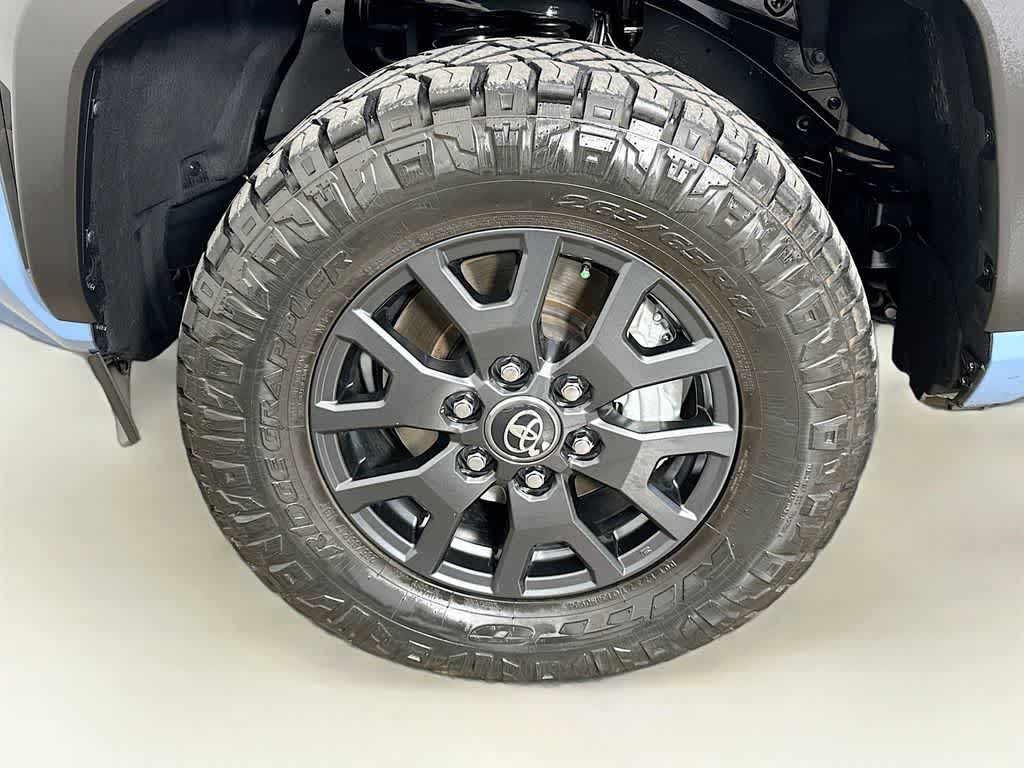 Toyota 4Runner SR5 2025