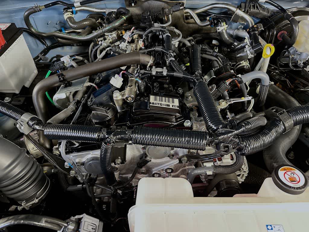 Toyota 4Runner SR5 2025