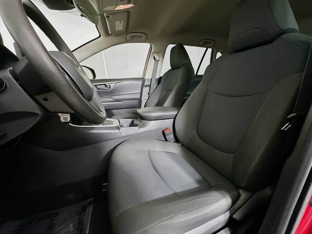 Toyota RAV4 Hybrid LE 2021