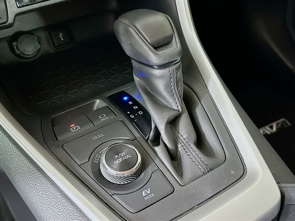 Toyota RAV4 Hybrid LE 2021