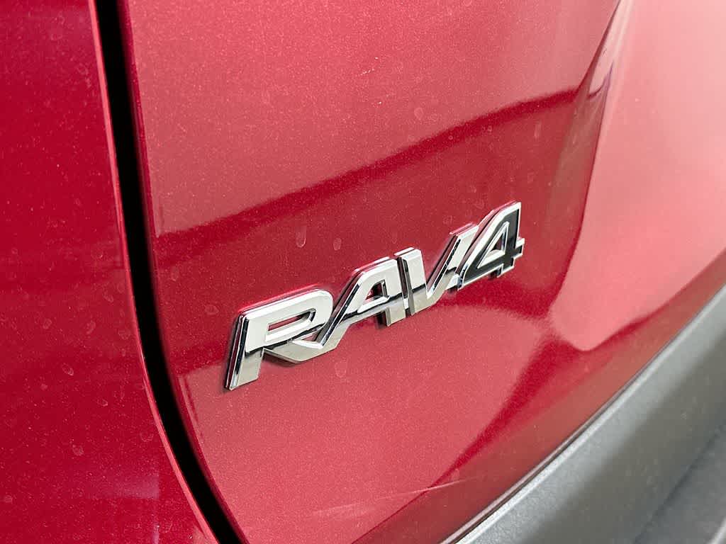 Toyota RAV4 Hybrid LE 2021