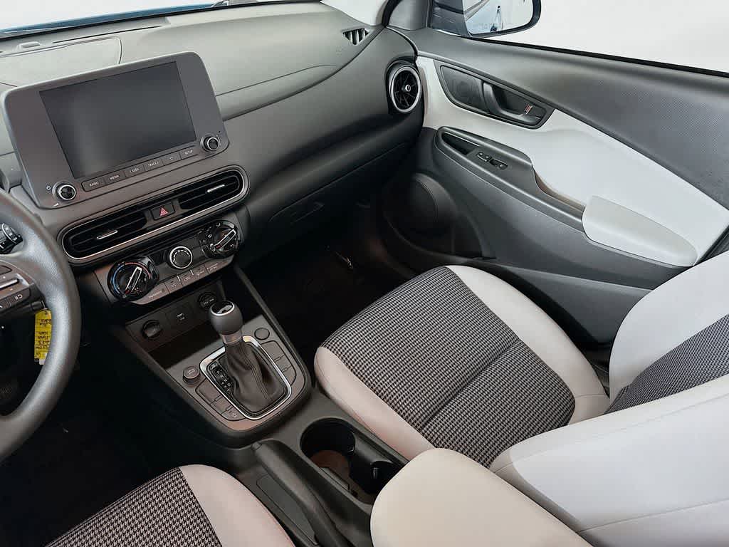 Hyundai Kona SE 2023