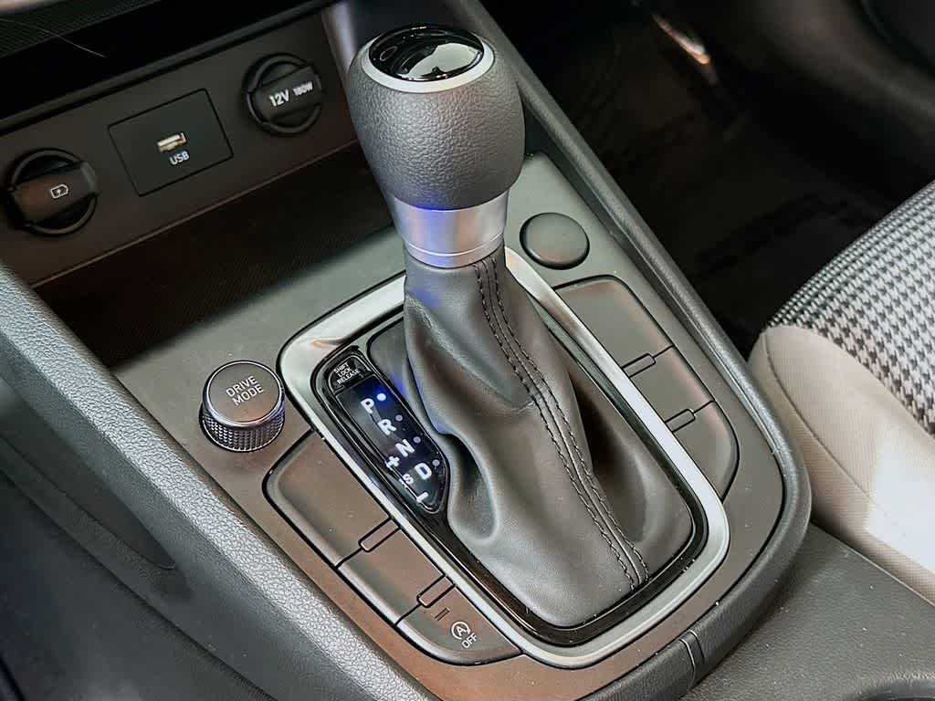 Hyundai Kona SE 2023