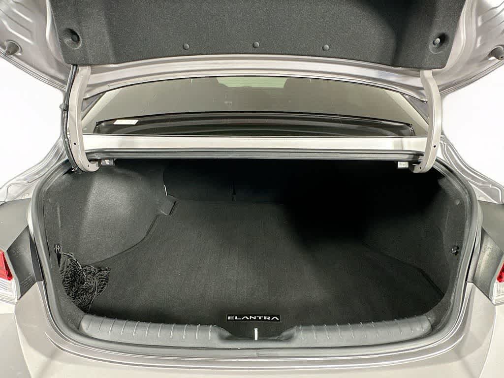 Hyundai Elantra Limited 2022