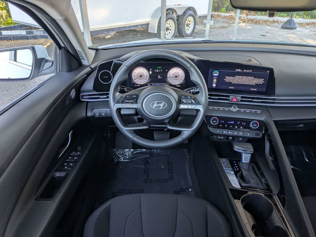 Hyundai Elantra SEL Convenience 2025