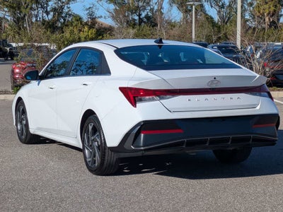 Hyundai Elantra SEL Convenience 2025