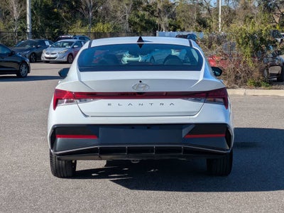 Hyundai Elantra SEL Convenience 2025