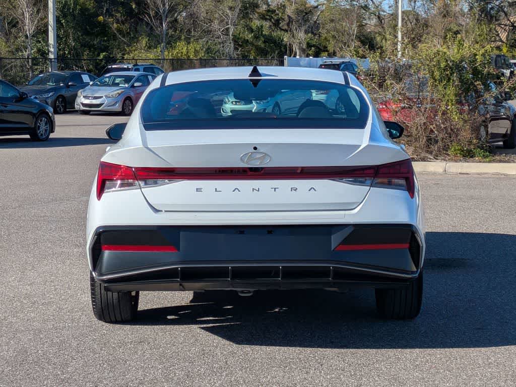 Hyundai Elantra SEL Convenience 2025