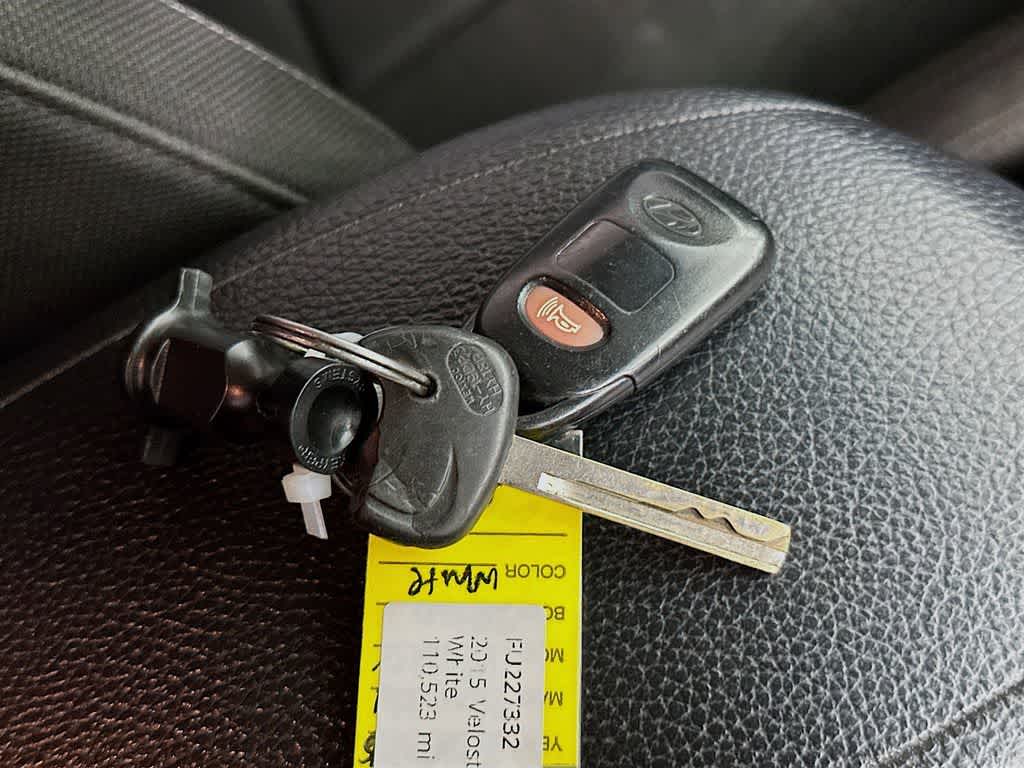 Hyundai Veloster Base 2015