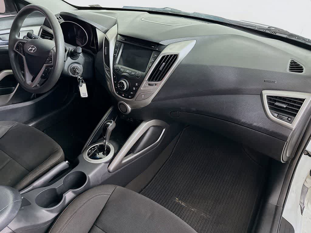 Hyundai Veloster Base 2015