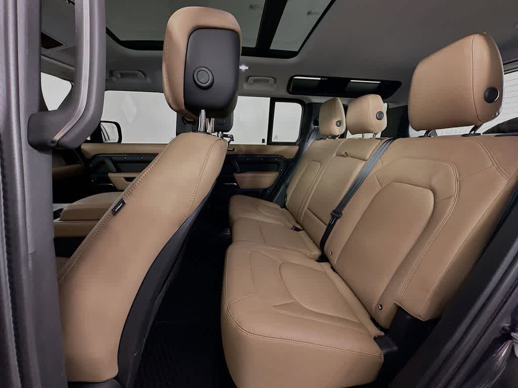 Land Rover Defender X-Dynamic SE 2025