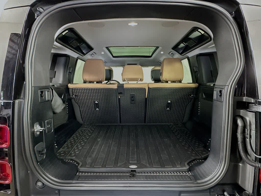 Land Rover Defender X-Dynamic SE 2025