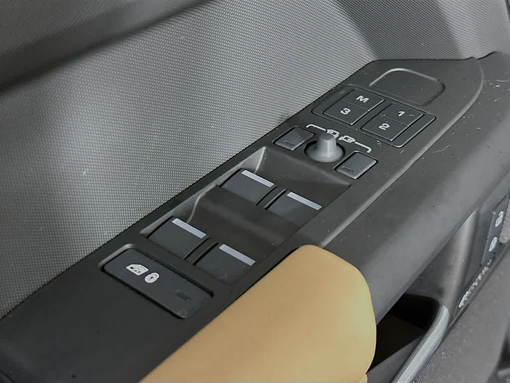 Land Rover Defender X-Dynamic SE 2025