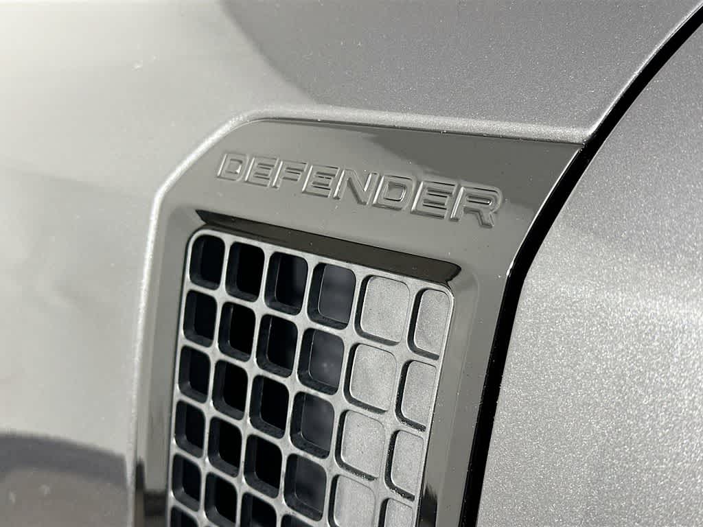 Land Rover Defender X-Dynamic SE 2025