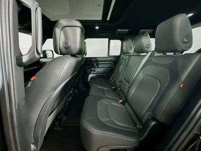 Land Rover Defender X-Dynamic SE 2024
