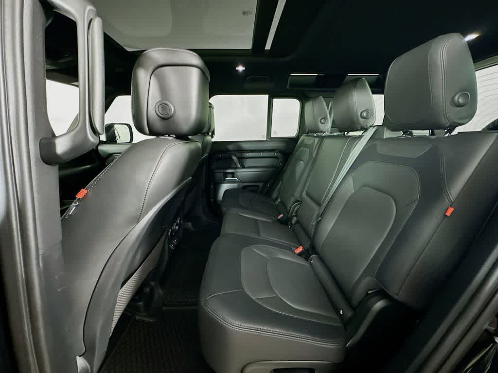 Land Rover Defender X-Dynamic SE 2024