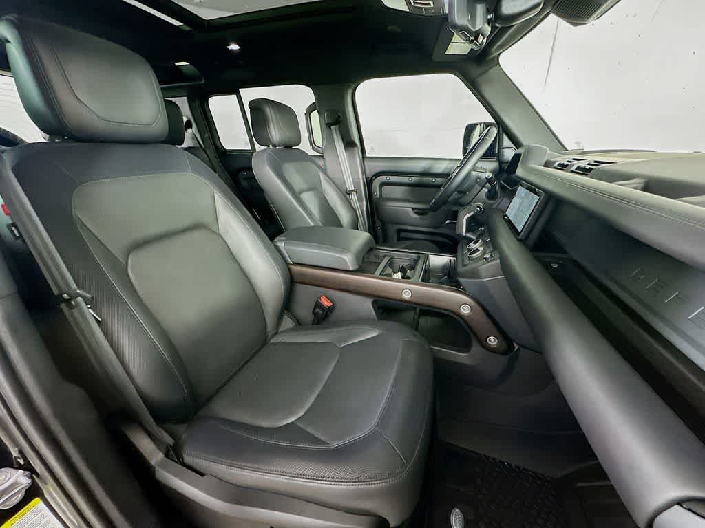 Land Rover Defender X-Dynamic SE 2024