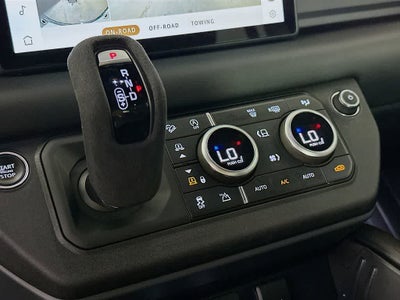 Land Rover Defender X-Dynamic SE 2024