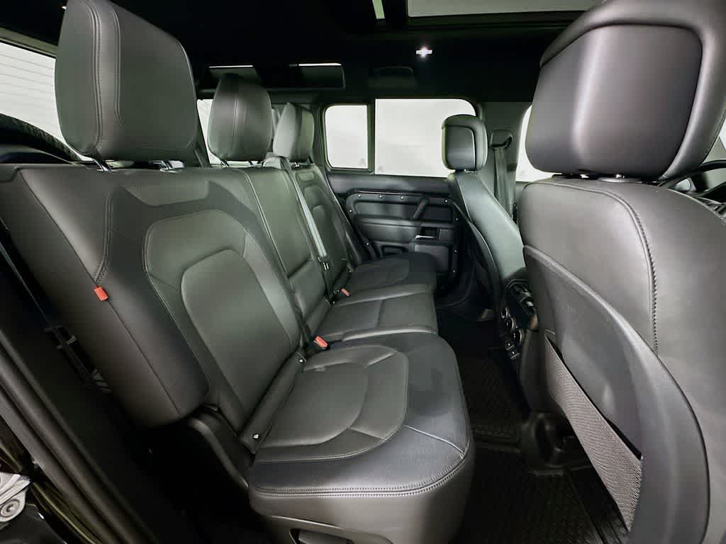 Land Rover Defender X-Dynamic SE 2024