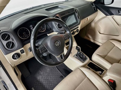 Volkswagen Tiguan S 2017