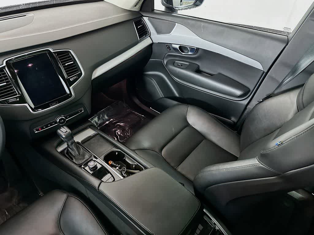Volvo XC90 Momentum 2022