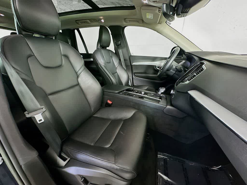 Volvo XC90 Momentum 2022