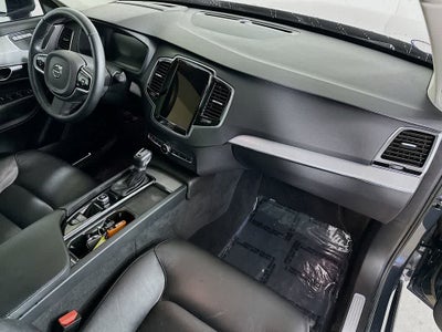 Volvo XC90 Momentum 2022