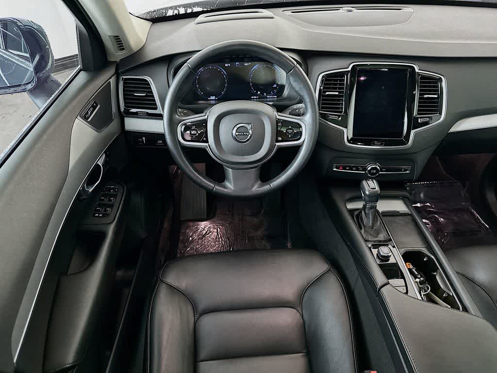 Volvo XC90 Momentum 2022