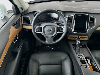 Volvo XC90 Momentum 2022