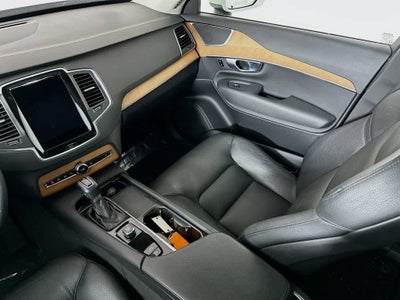 Volvo XC90 Momentum 2022
