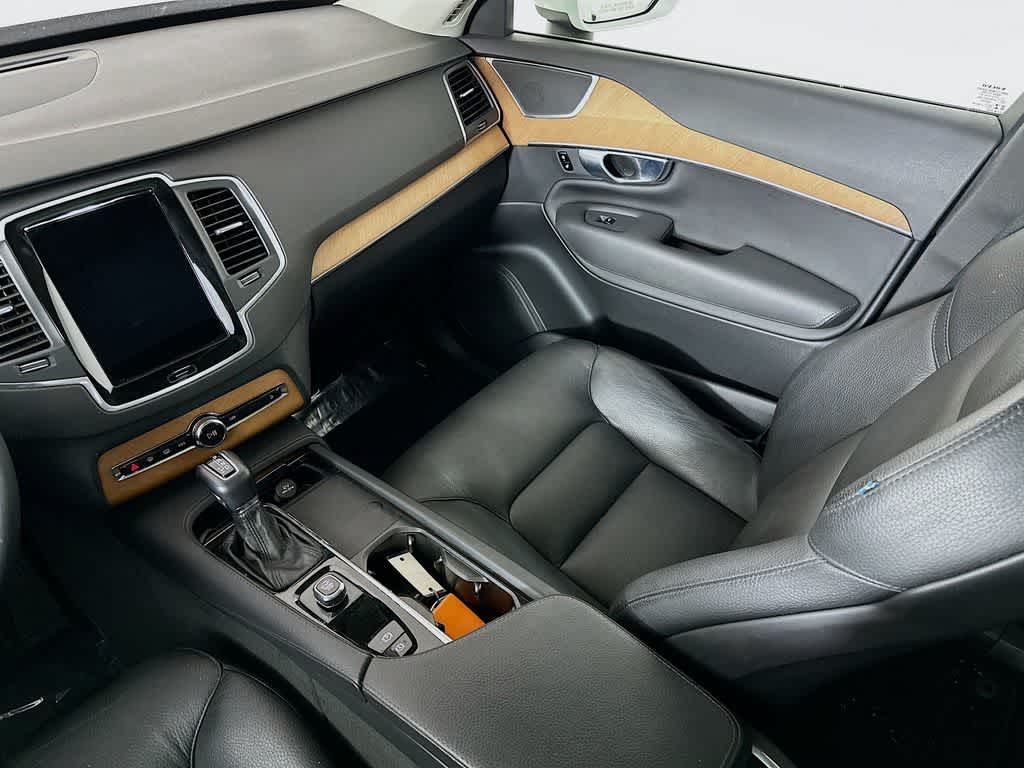 Volvo XC90 Momentum 2022