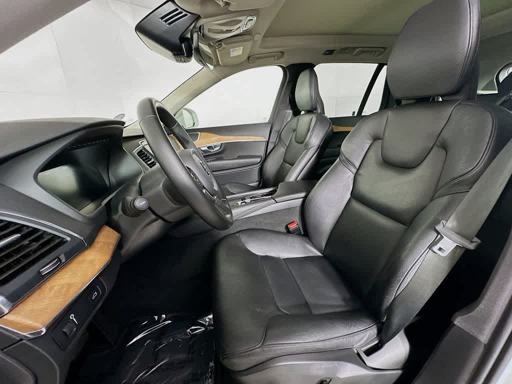 Volvo XC90 Momentum 2022