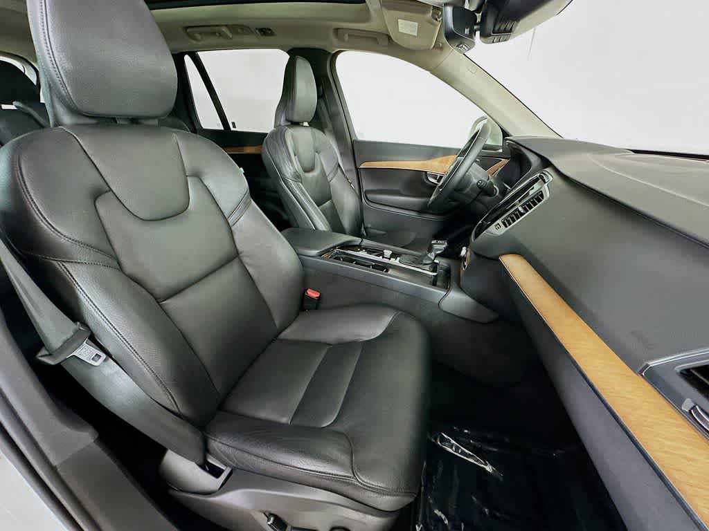 Volvo XC90 Momentum 2022
