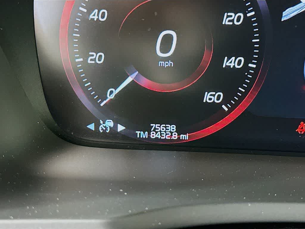Volvo XC90 Momentum 2022
