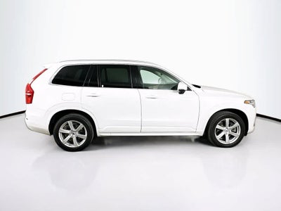 Volvo XC90 Momentum 2022