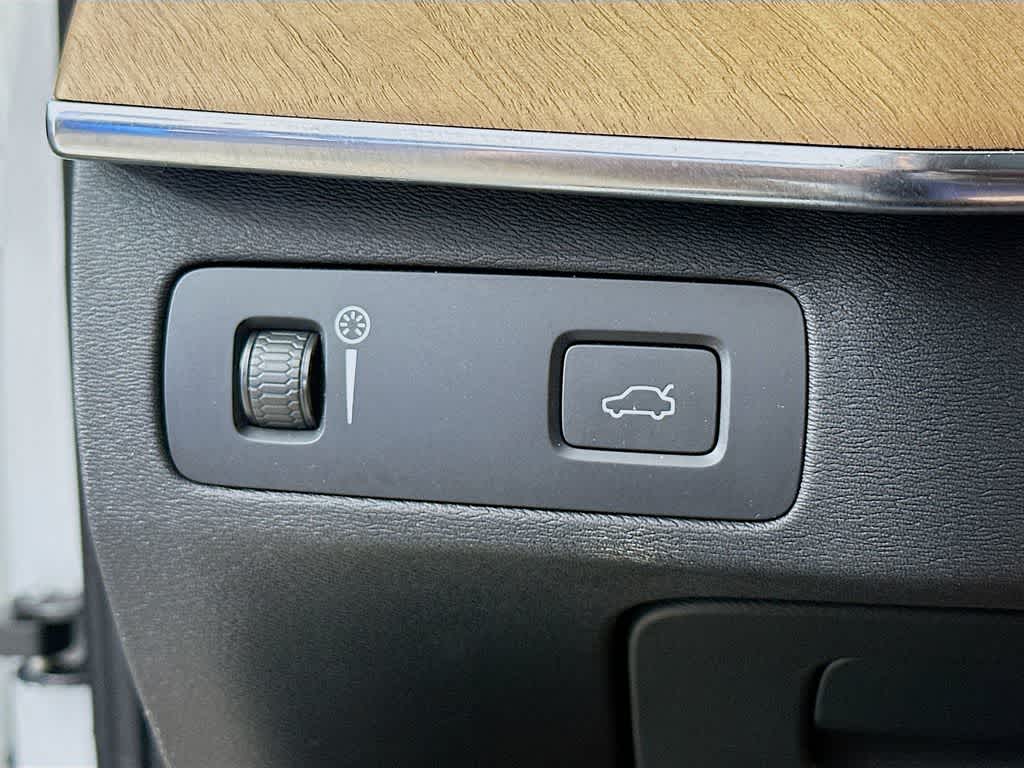 Volvo XC90 Momentum 2022