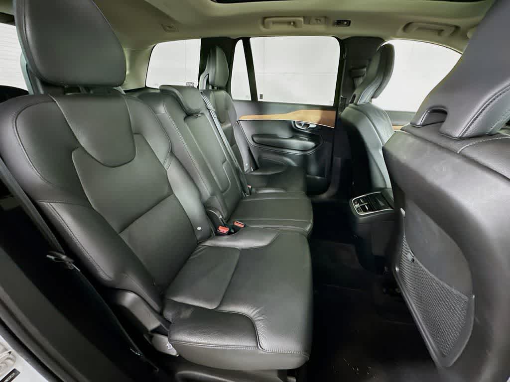 Volvo XC90 Momentum 2022